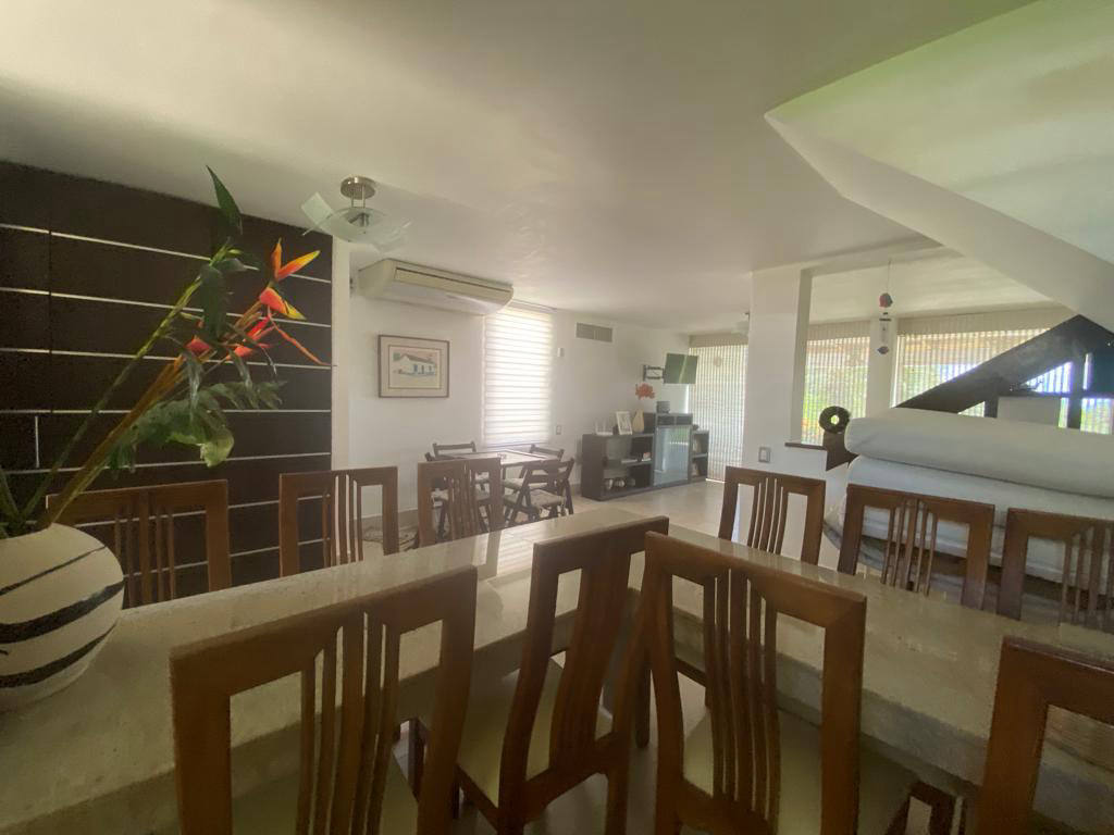 Будинок, 1076 м², 180 000$ — FAKTOR